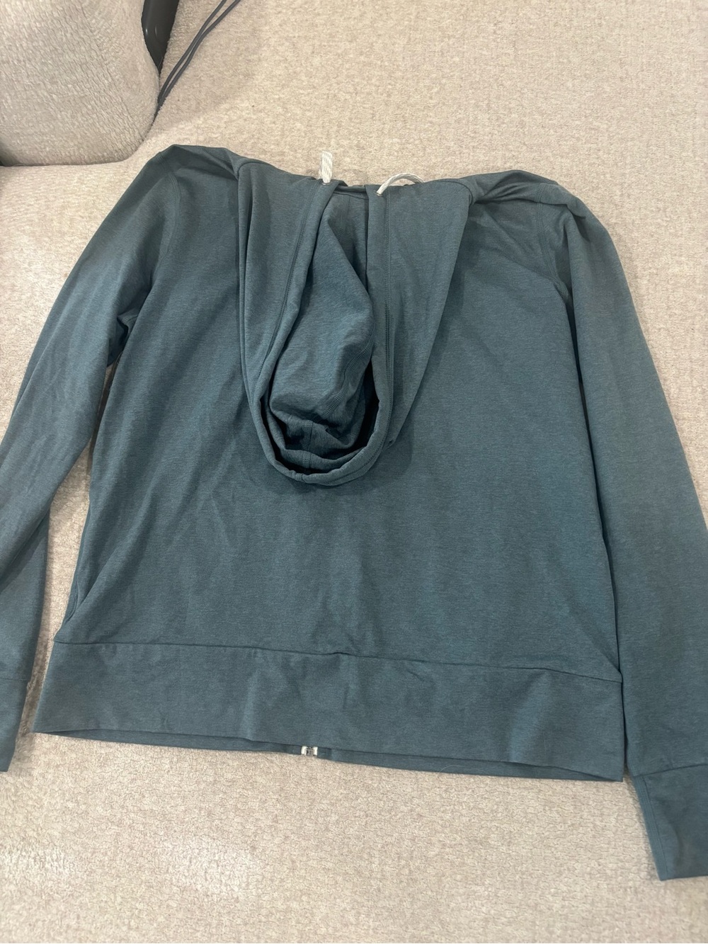 Vuori Women's Full-Zip Hoodie in Teal - Picture 4 of 4